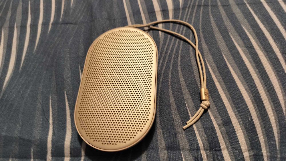 Boxa portabila BANG & OLUFSEN BeoPlay P2 Gold