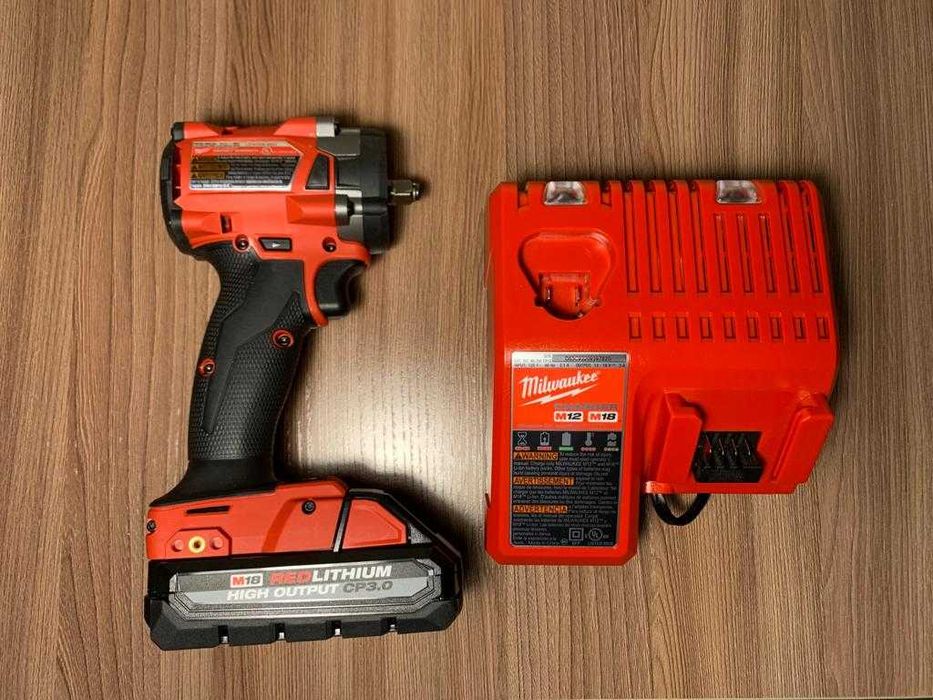 Milwaukee гайковерт  2854-20 Акб 3A и зарядка 220v