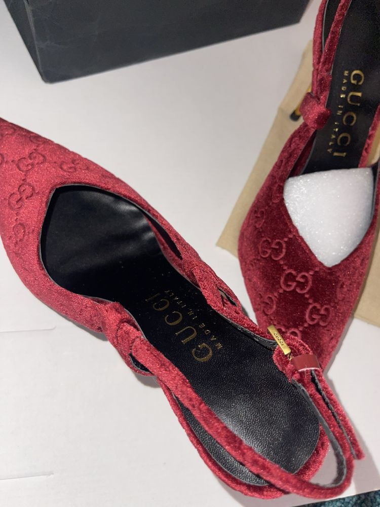 Червени кадифени обувки гучи Gucci тъмно червено ток остри елегантни