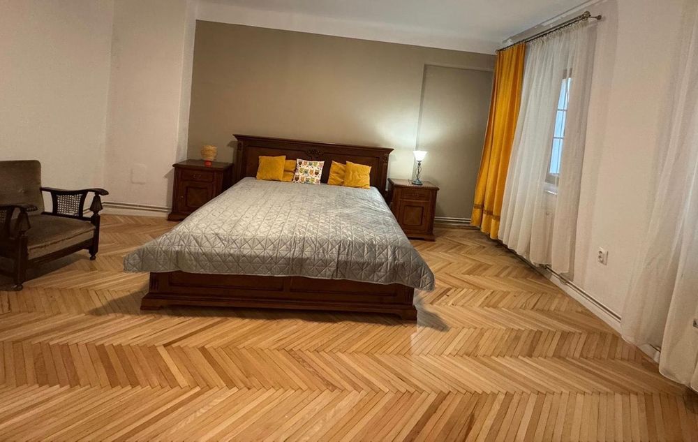 Apartament in casa, Piata Sfatului, ideal regim hotelier