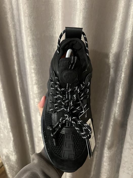 Versace chain reaction