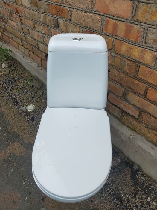 Продам унитаз хорошем состоянии