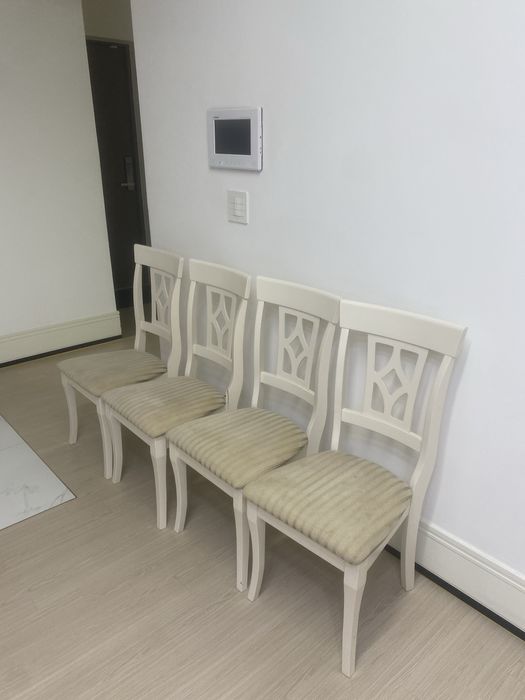 Продаются стулья и комод, б/у