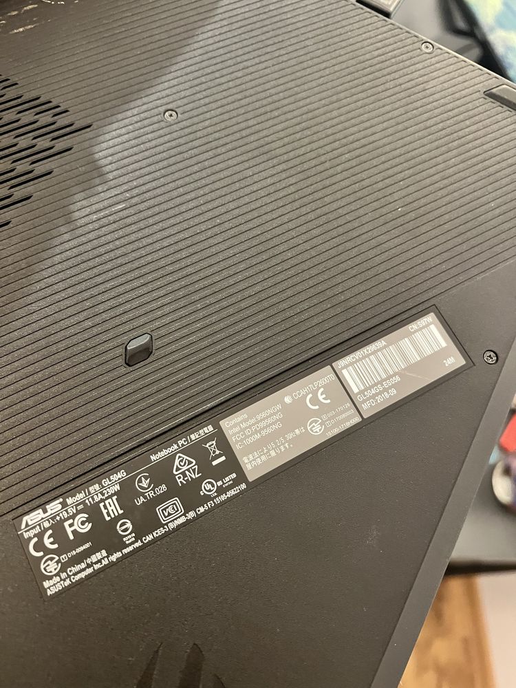 Vând laptop gaming ASUS ROG Strix 2, GL504Gs