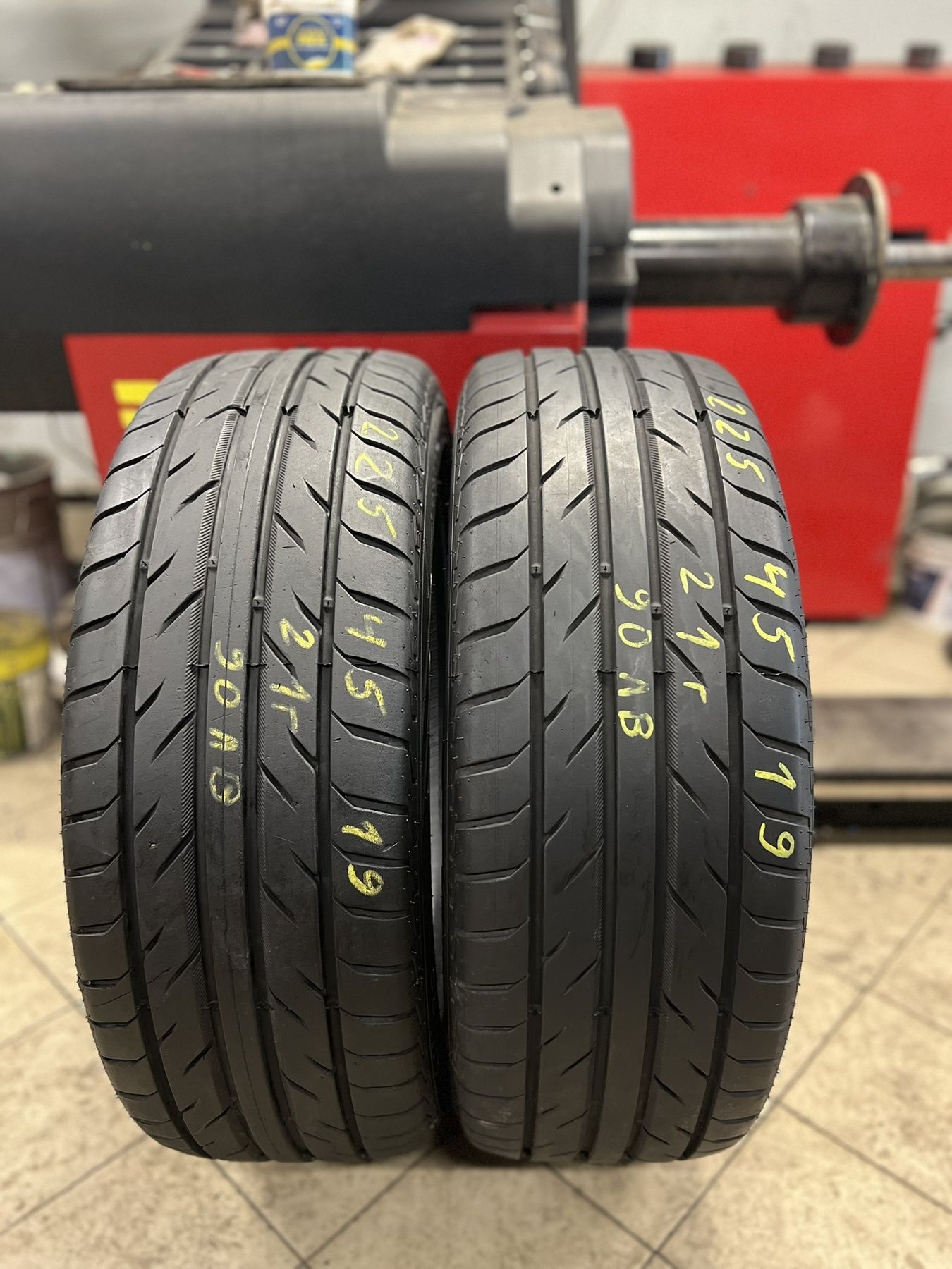 Всесезонни гуми 225/45 R19 Achiles