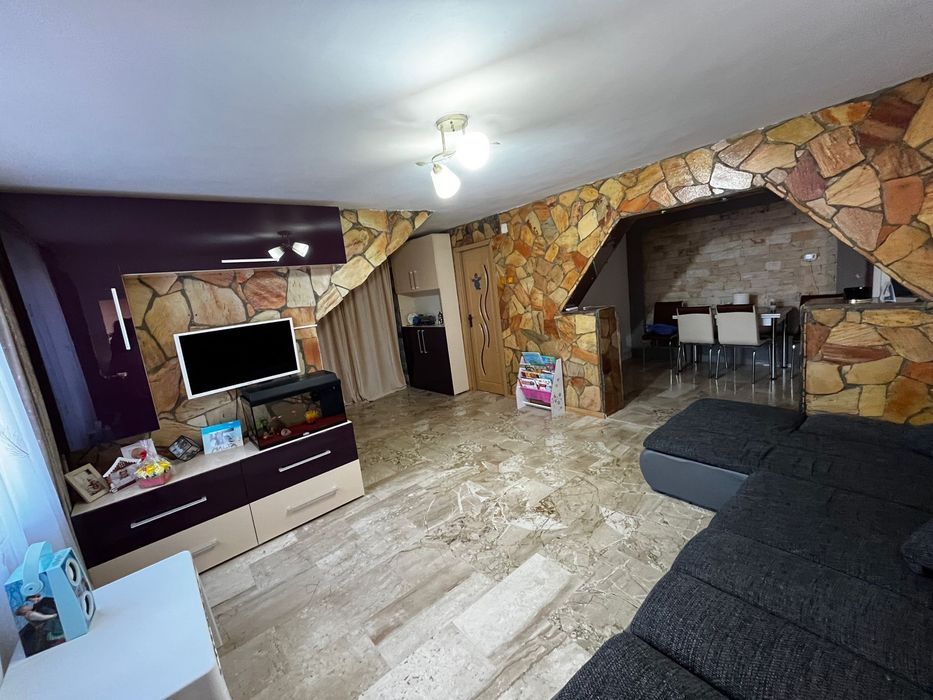 Vand casa in cartierul primăverii