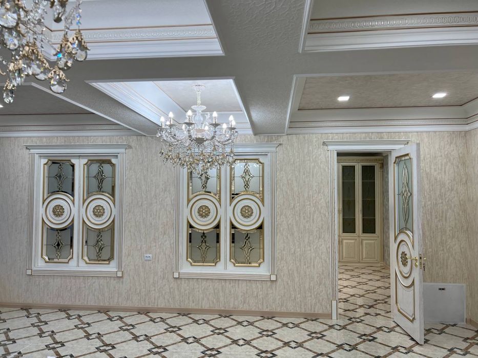 Продаётся участок в поселке Улугбек, вдоль речки.