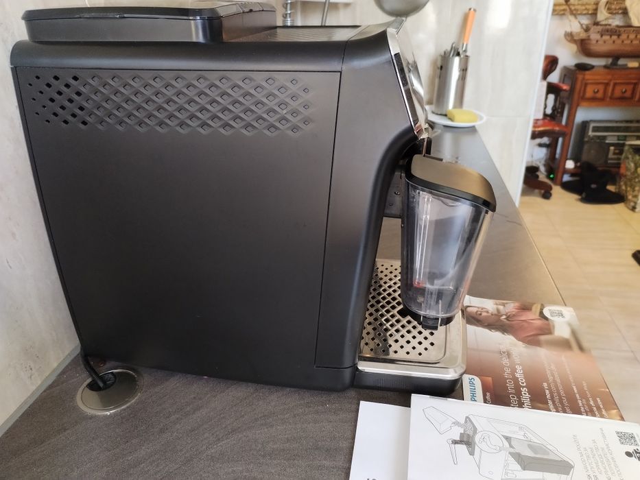 Espressor automat Philips EP2231/40, sistem LatteGo, 3 bauturi, filtru