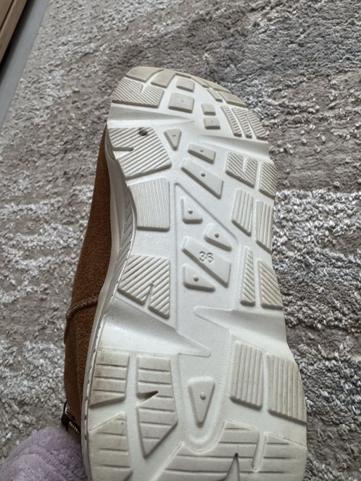 Ugg-uri, marimea 37, foarte bine intretinute, calduroase si comode