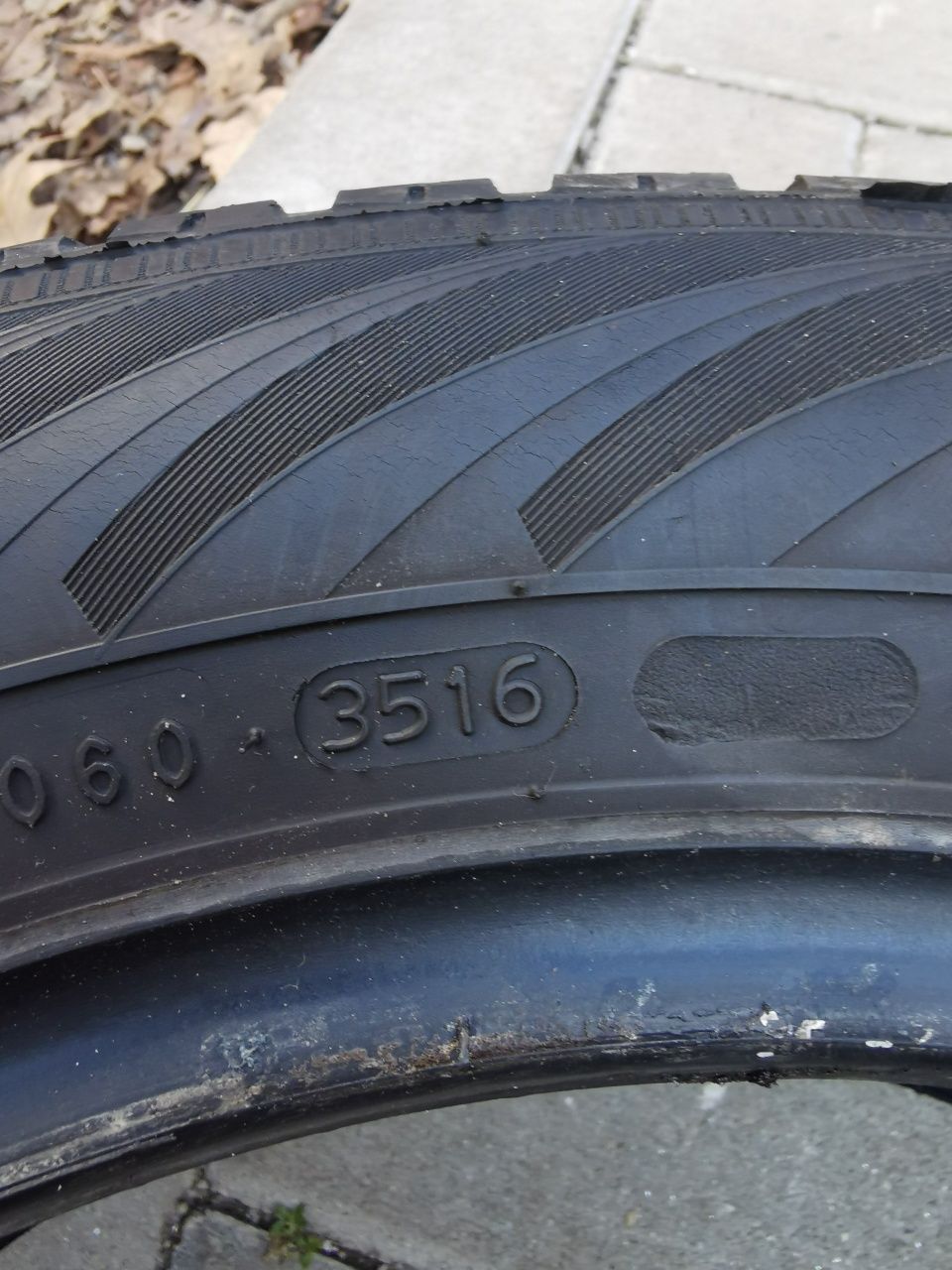 Всесезонни NOKIAN175/65/15 комплект 4 бр. 80 лв.