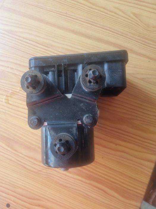 Vând pompă ABS golf5 plus touran  ..