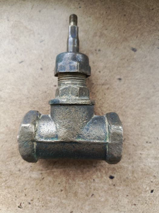 Продам винтель бронзовый д 20