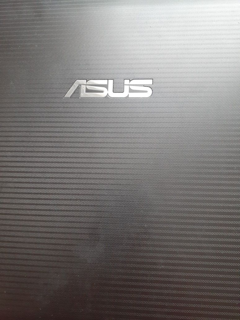 Ноутбук Asus в хорошем состоянии