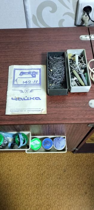 Швейная машинка "Чайка-142"