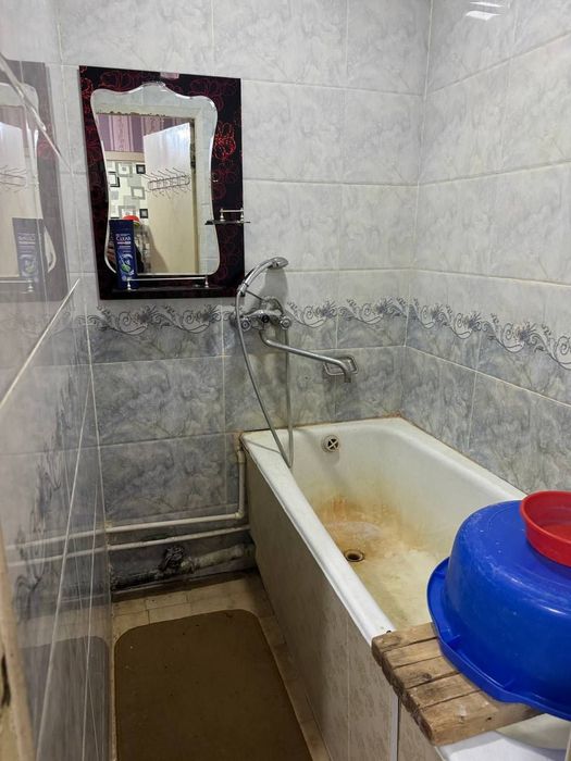 Jaxon market orqasida 1 etaj 2 xona