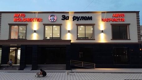 Сдается в аренду первый этаж здания, площадью 346кв/м.