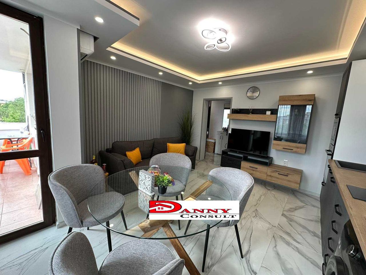 Продава се Тристаен апартамент в Велико Търново, Бузлуджа - 90 кв.м за 1723 €/кв.м - Снимка #1