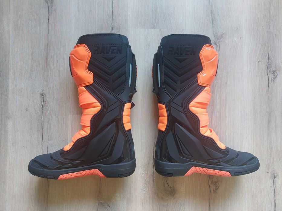 НОВИ ботуши RAVEN - 43 номер