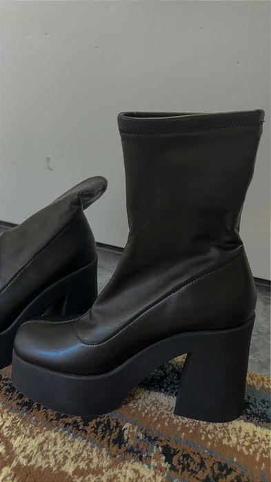 Botine toc gros.