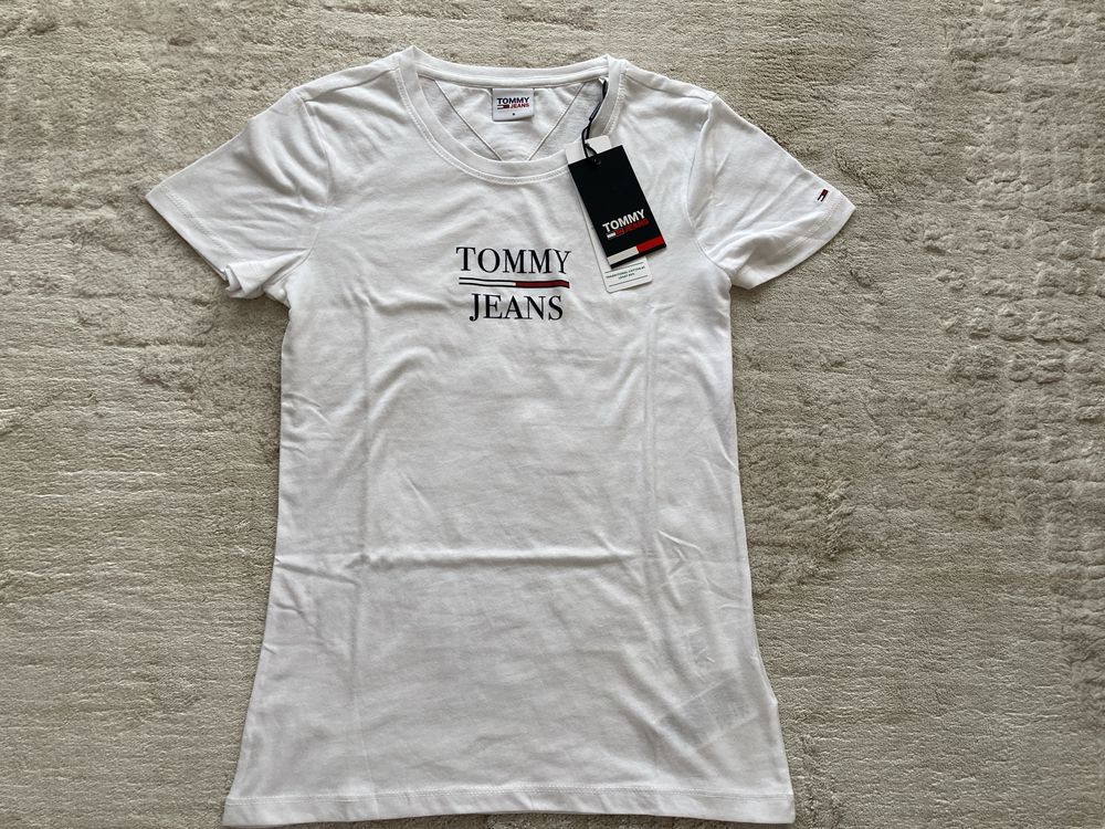 Чисто нова тениска на TOMMY JEANS