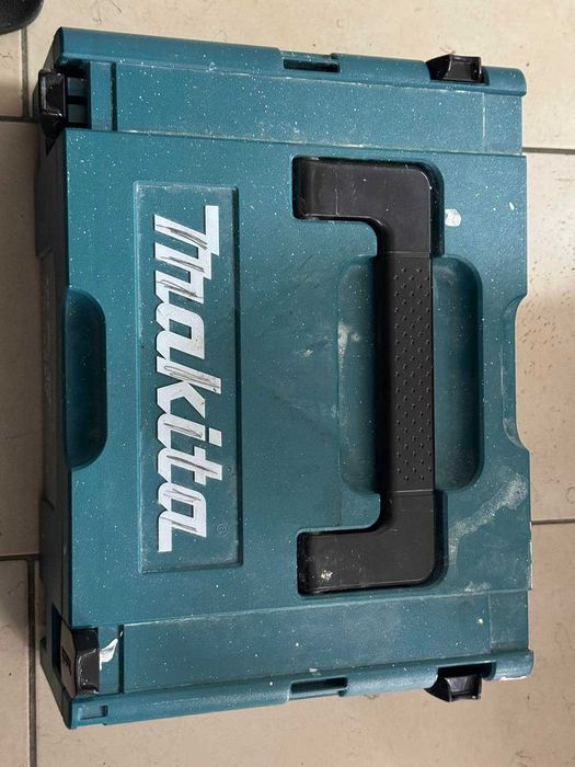 Продавам Акумулаторен Винтоверт и Бормашина Винтоверт Makita