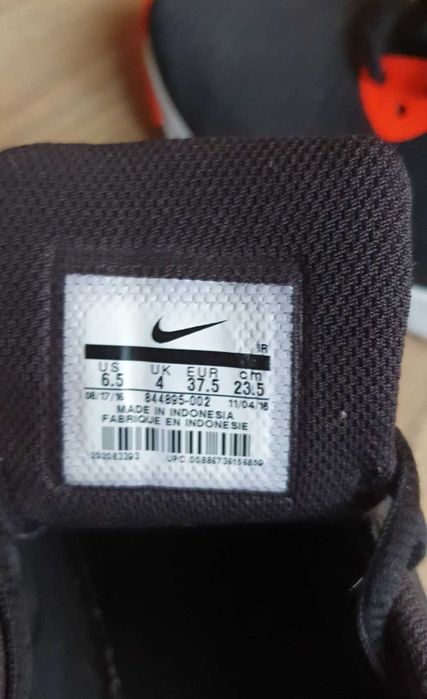 Adidași Nike pentru fete, mărimea 37,5