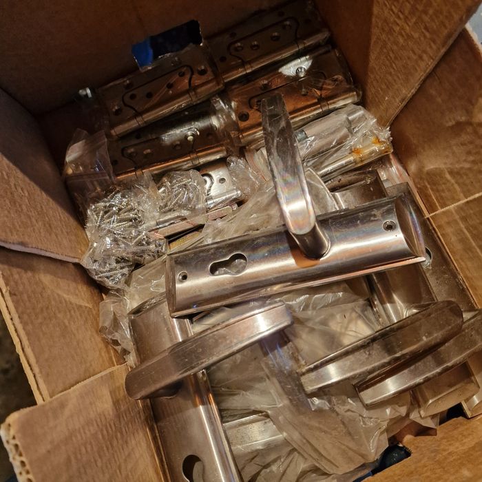 Vând 4 uși de interior