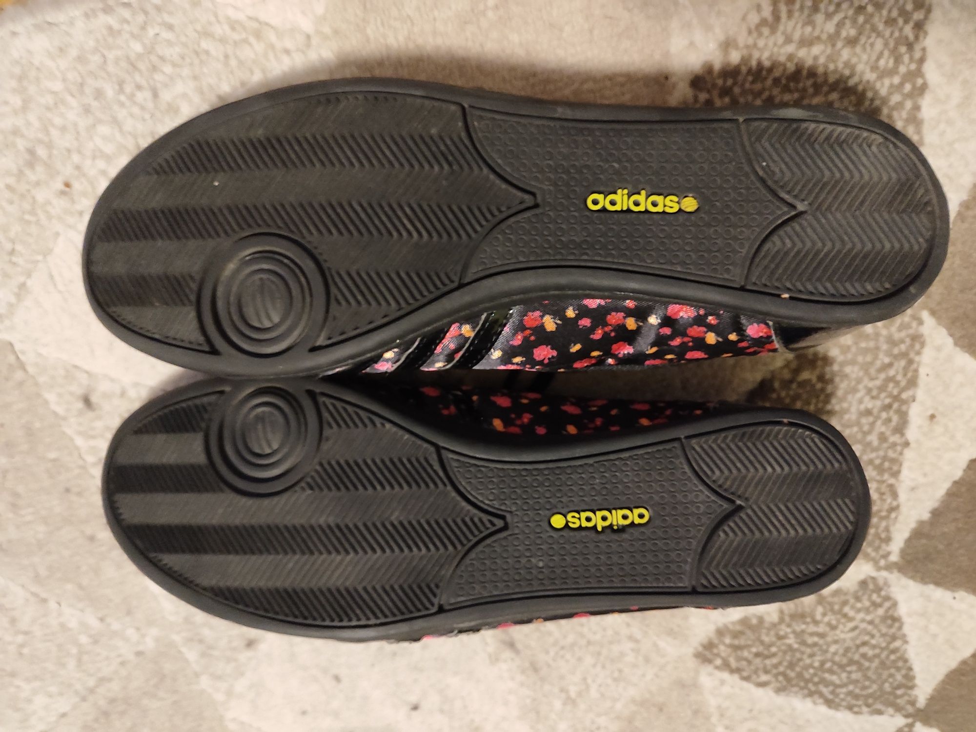 Дамски спортни обувки adidas