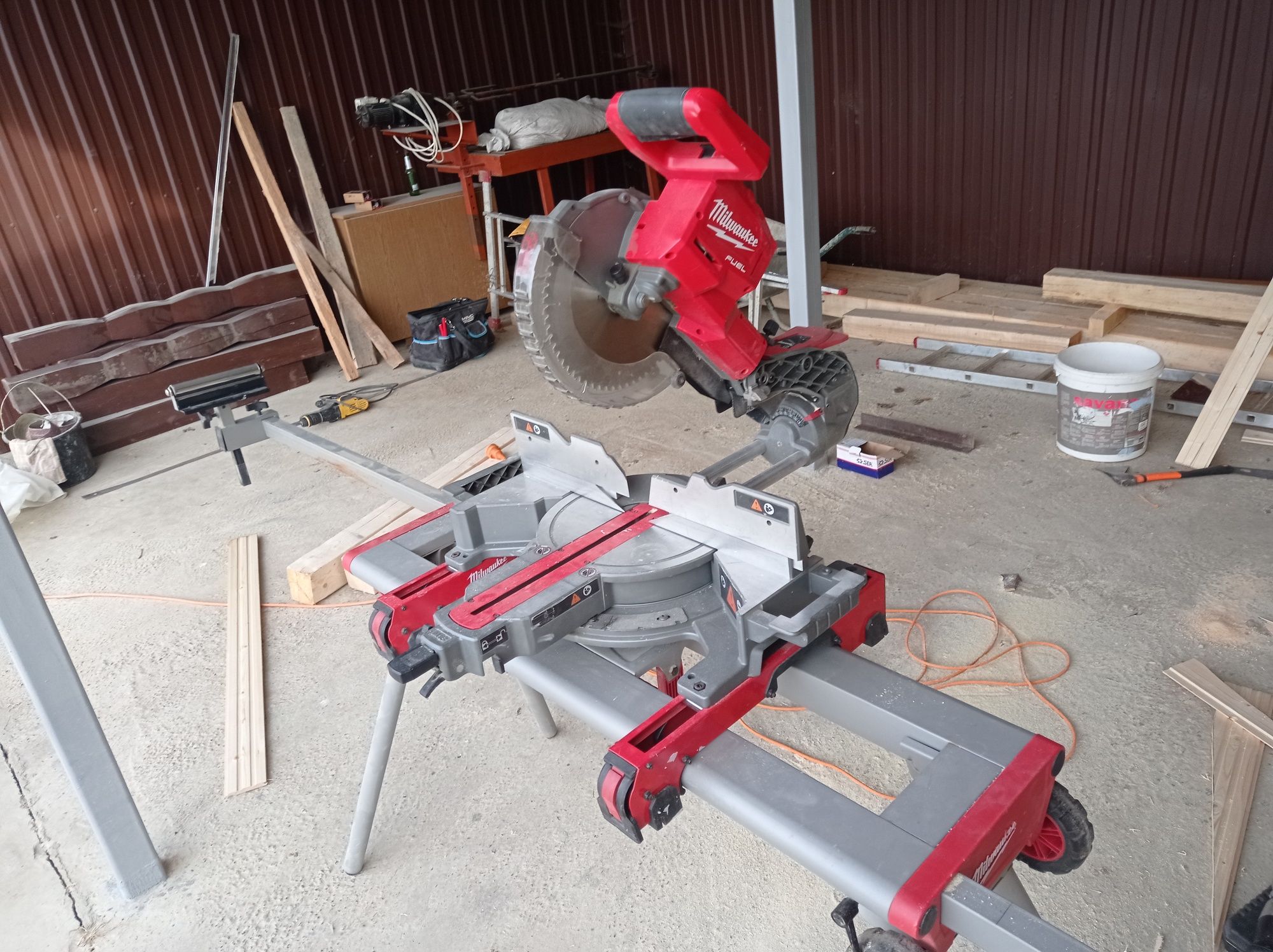 Vând sau schimb milwaukee m18 fms254