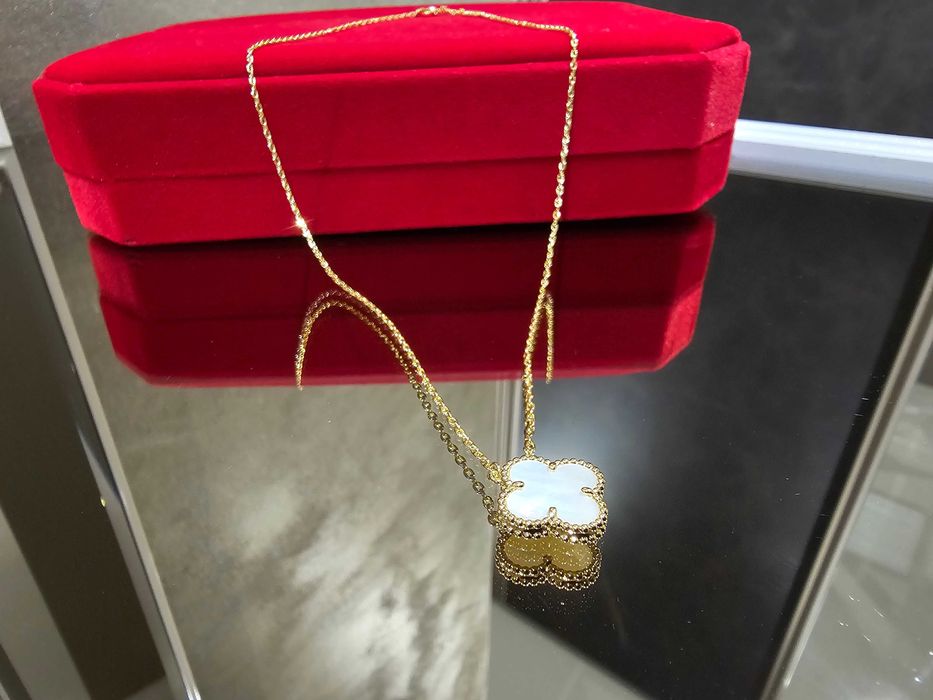 Van Cleef & Arpels VCA Gold Mother Pearl Alhambra 1 Motif Дамско Колие
