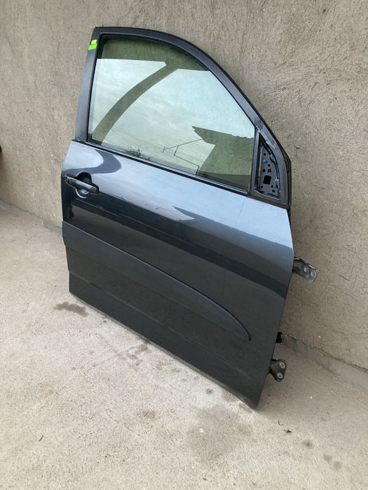 Предна дясна врата за тойота рав4/Toyota rav4 06-11г