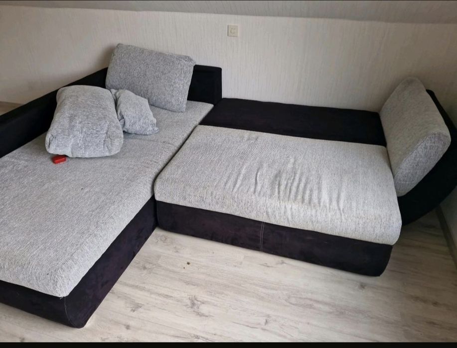 Canapea extensibilă cu spațiu pentru depozitare