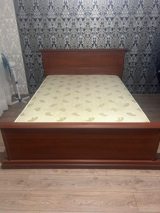 Кровать качественная из дерева