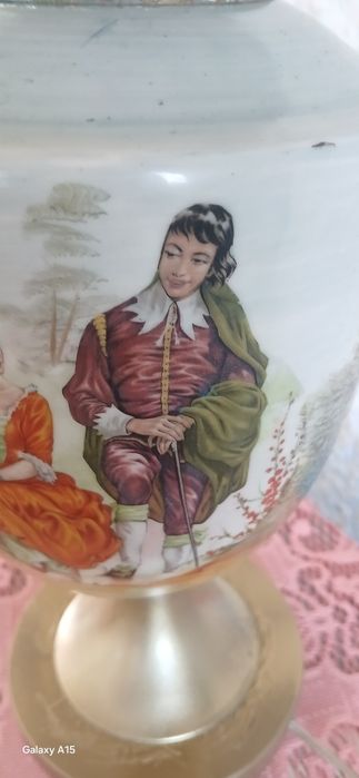 Ръчно рисувана настолна лампа