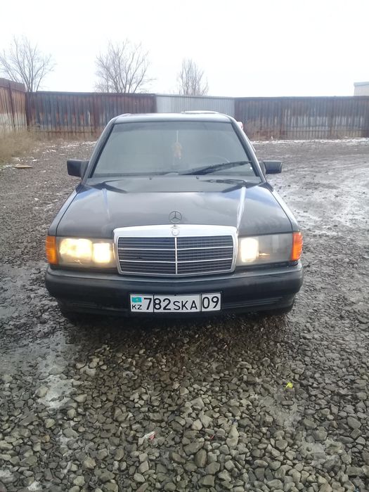 Автомобиль Мерседес 190