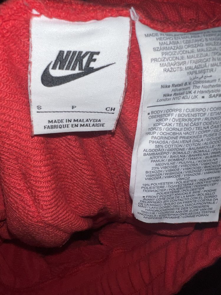 Pantaloni Nike Scurti Rosii
