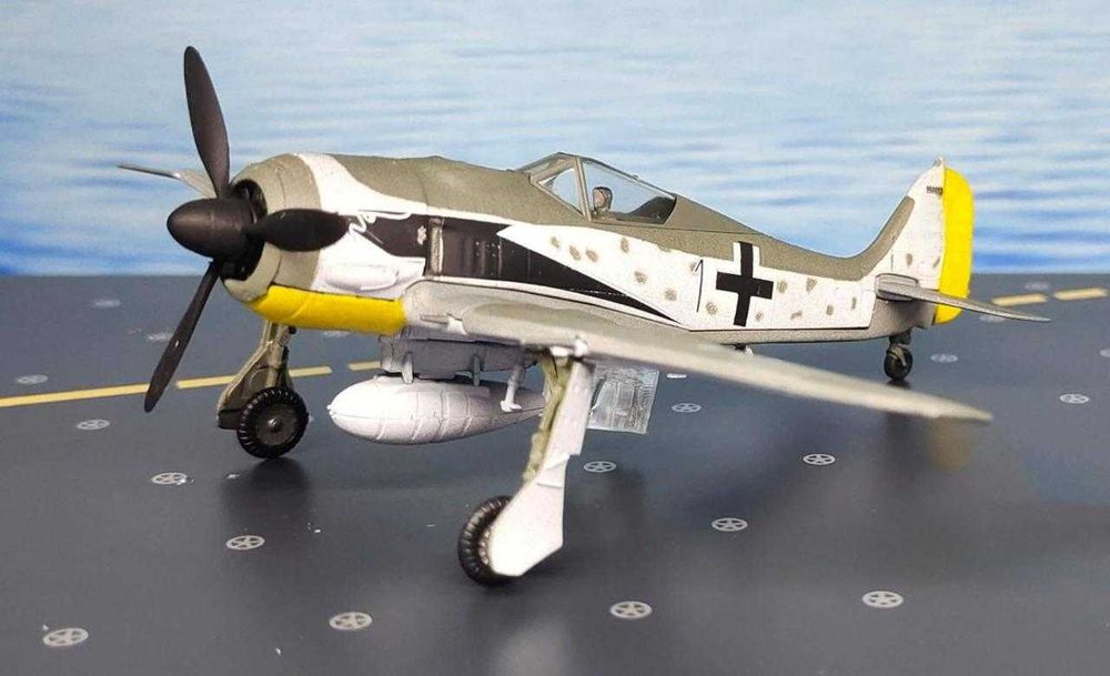 Macheta Avion metalic Focke Wulf FW-190A-8 scara 1:72