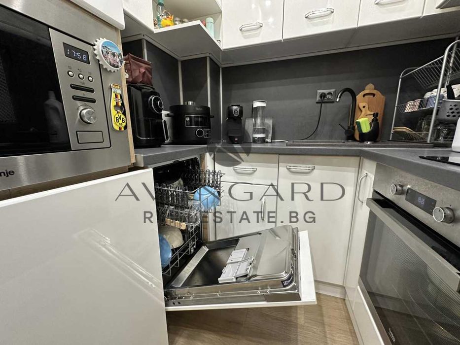 Продава се Тристаен апартамент в Пловдив, Кючук Париж - 78 кв.м за 1795 €/кв.м - Снимка #3