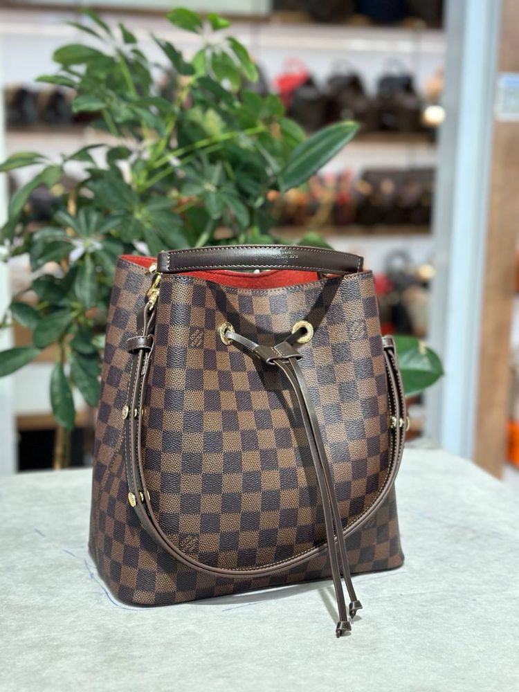 Geanta Louis Vuitton Noua !!! Dimensiuni 28/25 !!!