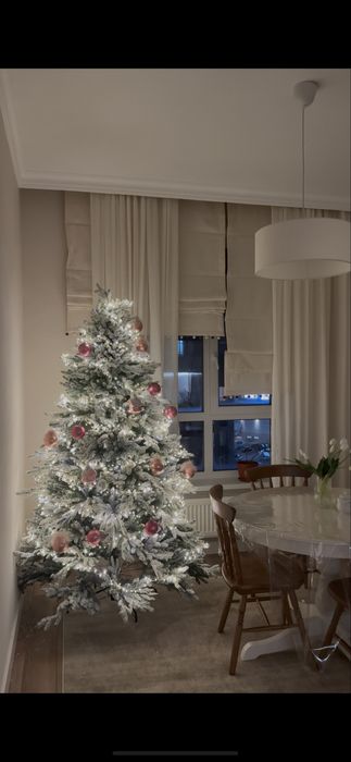 Елка пушистая  красивая