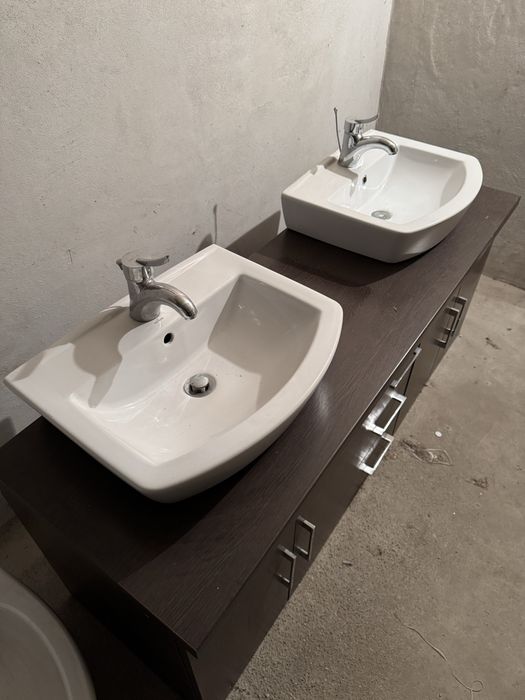 Vand masca de baie cu doua lavoare