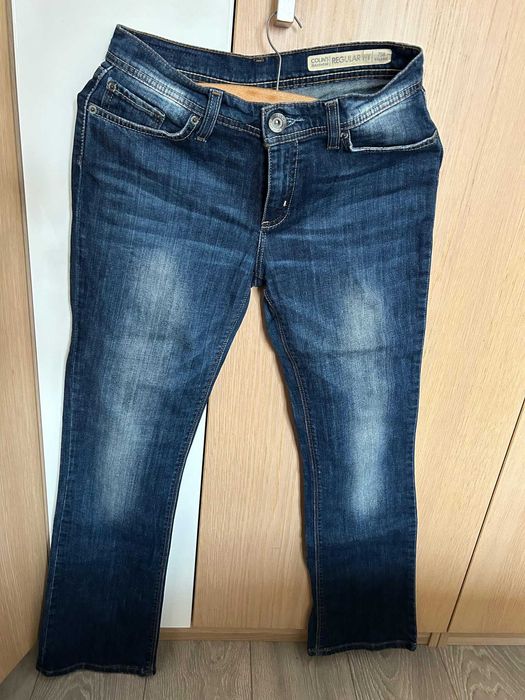 Дамски дрехи по 5 лв броя.