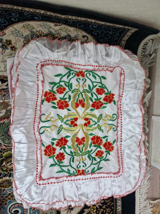 Жастық тысы кестемен