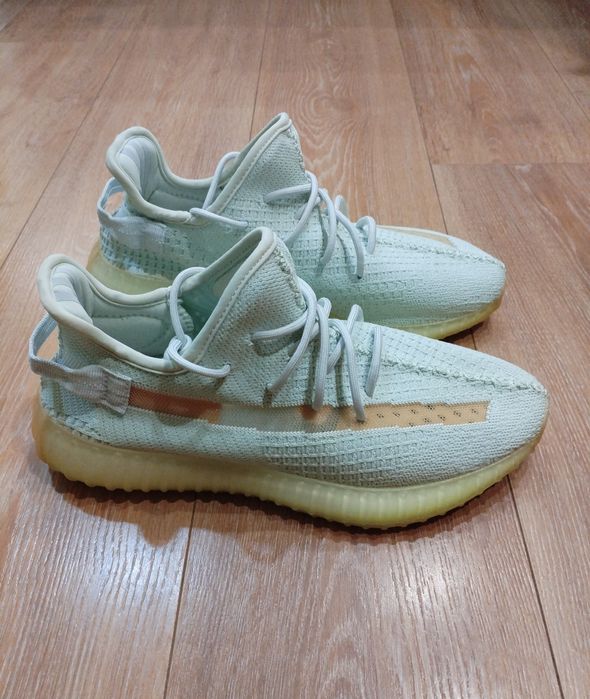 Adidas Yeezy Boost 350 v2 Hyperspace оригинален