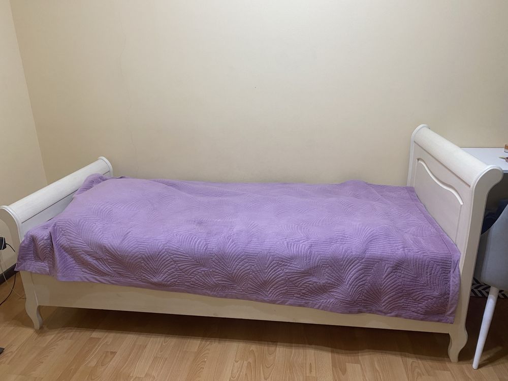 Продается односпальная кровать с матрасом