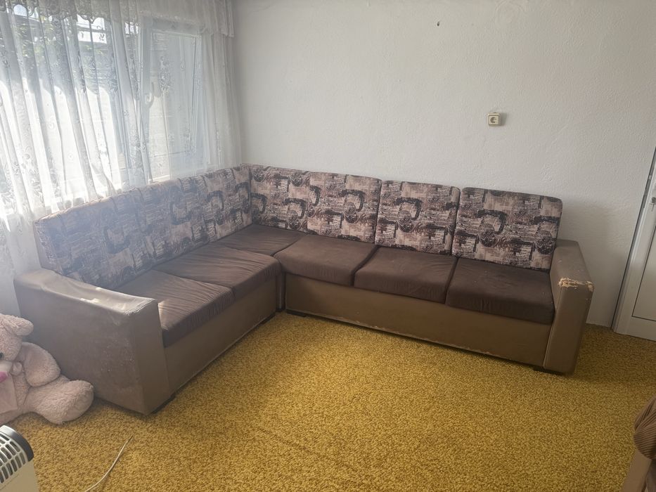 Ъглов диван със стъклена маса