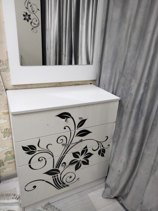 Продам шифонер, комод, зеркало 2тумбочка,кровать