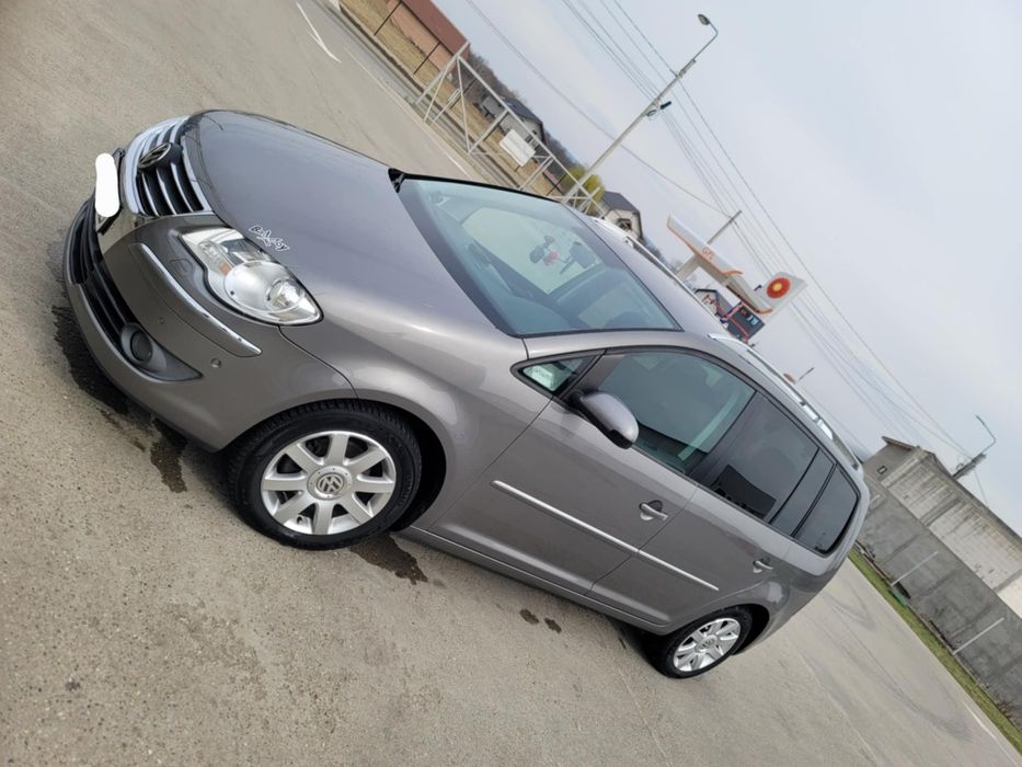 Vând Touran Facelift