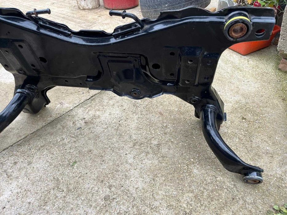Cadru Auxiliar Față (Jug Motor) - Ford Focus 2/C-Max (Bucșe OEM Ford)