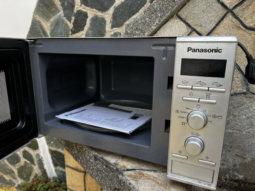 Микровълнова Panasonic NN-J161MM 20литра